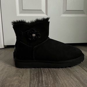 Mini Black Bailey Flower Button UGGs